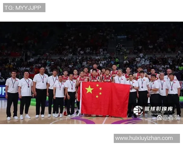 刘佳在篮球场上的成长历程与奋斗精神展现了青春的无限可能与梦想的追求