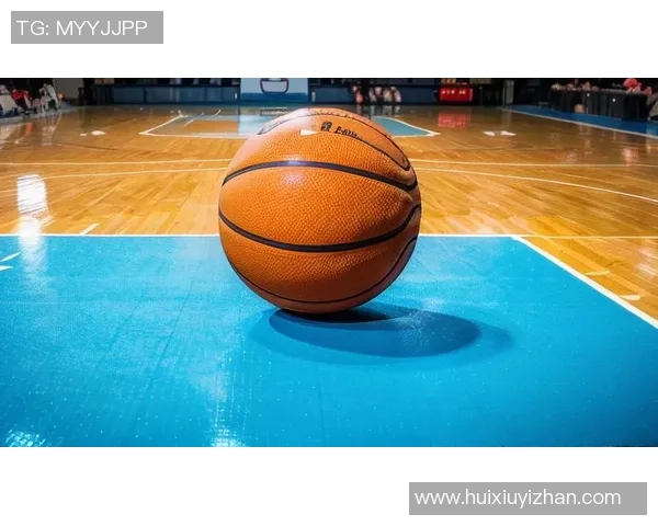 小黑子身穿背带裤在篮球场上挥洒汗水展现青春活力的精彩瞬间